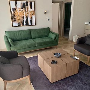 Deluxe Queen Studio